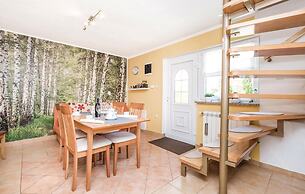 Nice Home in Licko Lesce With 2 Bedrooms and Wifi