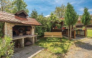 Nice Home in Licko Lesce With 2 Bedrooms and Wifi