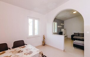 Amazing Home in Hodilje With Wifi and 2 Bedrooms