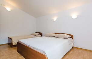 Amazing Home in Hodilje With Wifi and 2 Bedrooms