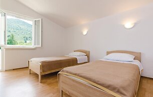 Amazing Home in Hodilje With Wifi and 2 Bedrooms