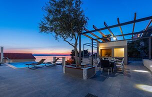 Awesome Home in Jesenice With 6 Bedrooms, Wifi and Outdoor Swimming Po