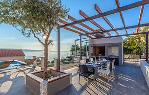 Awesome Home in Jesenice With 6 Bedrooms, Wifi and Outdoor Swimming Po