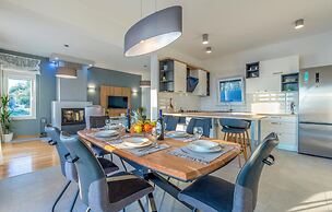 Awesome Home in Jesenice With 6 Bedrooms, Wifi and Outdoor Swimming Po