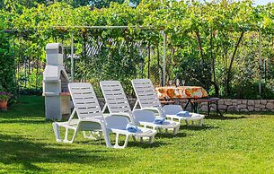 Beautiful Home in Kapelica With Wifi and 2 Bedrooms