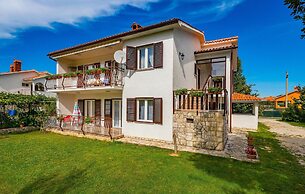 Beautiful Home in Kapelica With Wifi and 2 Bedrooms