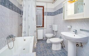 Beautiful Home in Kapelica With Wifi and 2 Bedrooms