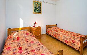 Beautiful Home in Kapelica With Wifi and 2 Bedrooms