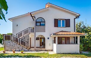 Beautiful Home in Kapelica With Wifi and 2 Bedrooms