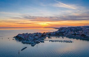 Stunning Home in Srinjine With Wifi and 4 Bedrooms