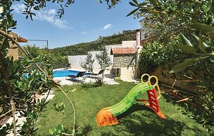 Stunning Home in Srinjine With Wifi and 4 Bedrooms