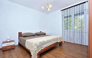 Stunning Home in Srinjine With Wifi and 4 Bedrooms