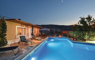 Stunning Home in Srinjine With Wifi and 4 Bedrooms