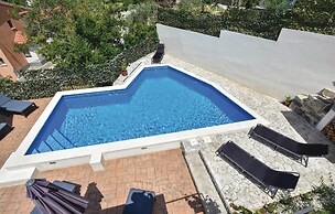 Stunning Home in Srinjine With Wifi and 4 Bedrooms