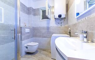 Stunning Home in Srinjine With Wifi and 4 Bedrooms