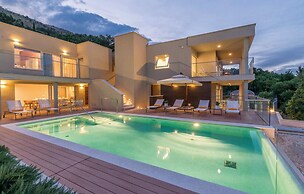 Beautiful Home in Plomin With Jacuzzi, Wifi and 1 Bedrooms