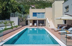 Beautiful Home in Plomin With Jacuzzi, Wifi and 1 Bedrooms