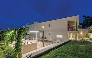 Beautiful Home in Plomin With Jacuzzi, Wifi and 1 Bedrooms