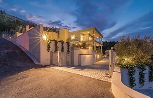 Beautiful Home in Plomin With Jacuzzi, Wifi and 1 Bedrooms