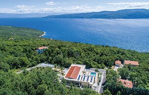 Beautiful Home in Plomin With Jacuzzi, Wifi and 1 Bedrooms