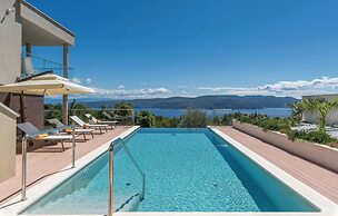 Beautiful Home in Plomin With Jacuzzi, Wifi and 1 Bedrooms
