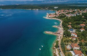 Beautiful Home in Njivice With Wifi and 2 Bedrooms