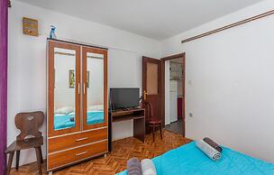 Beautiful Home in Njivice With Wifi and 2 Bedrooms