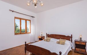 Awesome Home in Dingac With Wifi and 4 Bedrooms