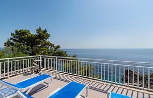 Awesome Home in Dingac With Wifi and 4 Bedrooms