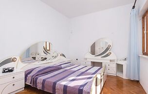 Awesome Home in Dingac With Wifi and 4 Bedrooms