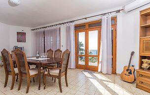 Awesome Home in Dingac With Wifi and 4 Bedrooms