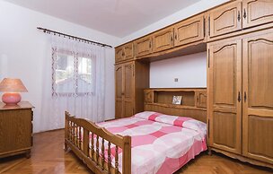 Awesome Home in Dingac With Wifi and 4 Bedrooms