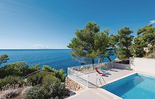 Awesome Home in Dingac With Wifi and 4 Bedrooms