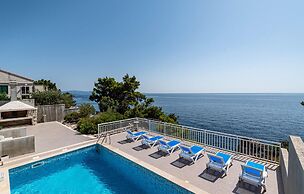 Awesome Home in Dingac With Wifi and 4 Bedrooms