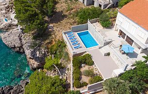 Awesome Home in Dingac With Wifi and 4 Bedrooms