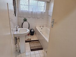 Beautiful 2-bedroomed Guest Cottage in Harare