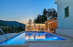 Awesome Home in Poljica Imotska With Wifi and 5 Bedrooms