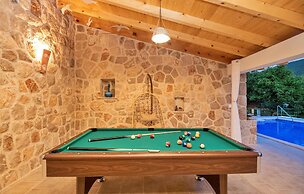 Awesome Home in Poljica Imotska With Wifi and 5 Bedrooms