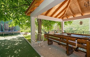 Awesome Home in Poljica Imotska With Wifi and 5 Bedrooms