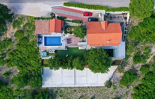 Awesome Home in Poljica Imotska With Wifi and 5 Bedrooms