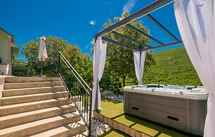 Awesome Home in Poljica Imotska With Wifi and 5 Bedrooms