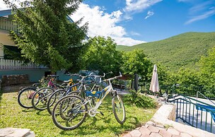 Awesome Home in Poljica Imotska With Wifi and 5 Bedrooms