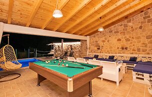 Awesome Home in Poljica Imotska With Wifi and 5 Bedrooms