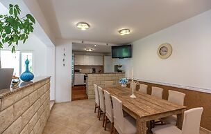 Awesome Home in Poljica Imotska With Wifi and 5 Bedrooms