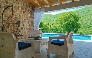 Awesome Home in Poljica Imotska With Wifi and 5 Bedrooms