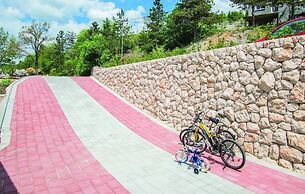 Awesome Home in Poljica Imotska With Wifi and 5 Bedrooms