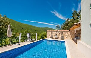 Awesome Home in Poljica Imotska With Wifi and 5 Bedrooms