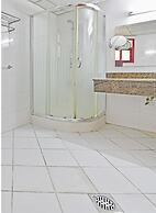 OYO 118 Revira Hotel