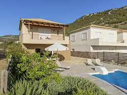 Porto Aqua Vista - Premium Seaside Villa with Pool