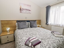 Cayton Pines Lodge at Cayton Bay Holiday Park